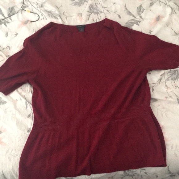 Ann Taylor maroon blouse/short sleeved - Picture 2 of 2